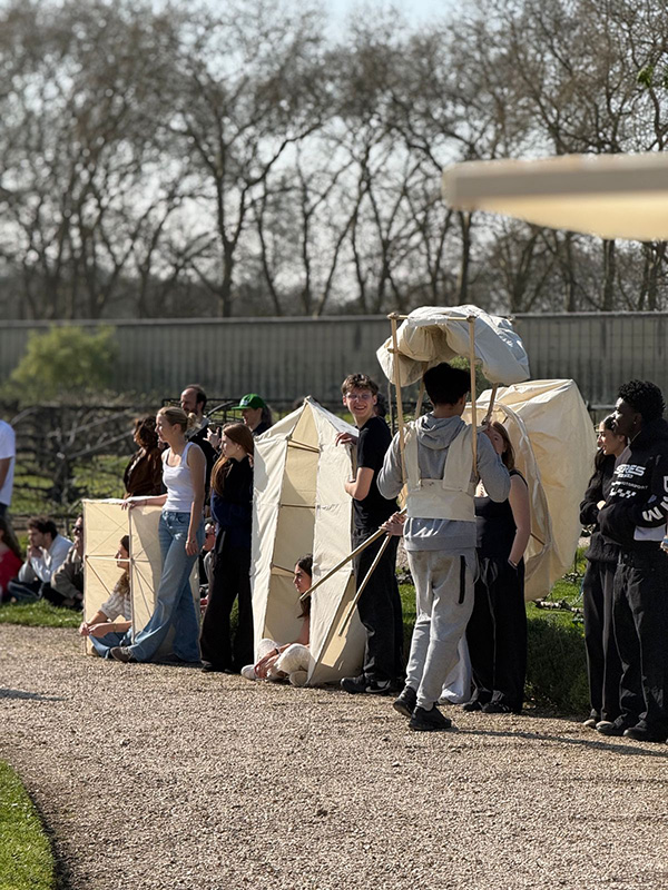 Desfile en el huerto del rey // Défilé dans le potager du roi